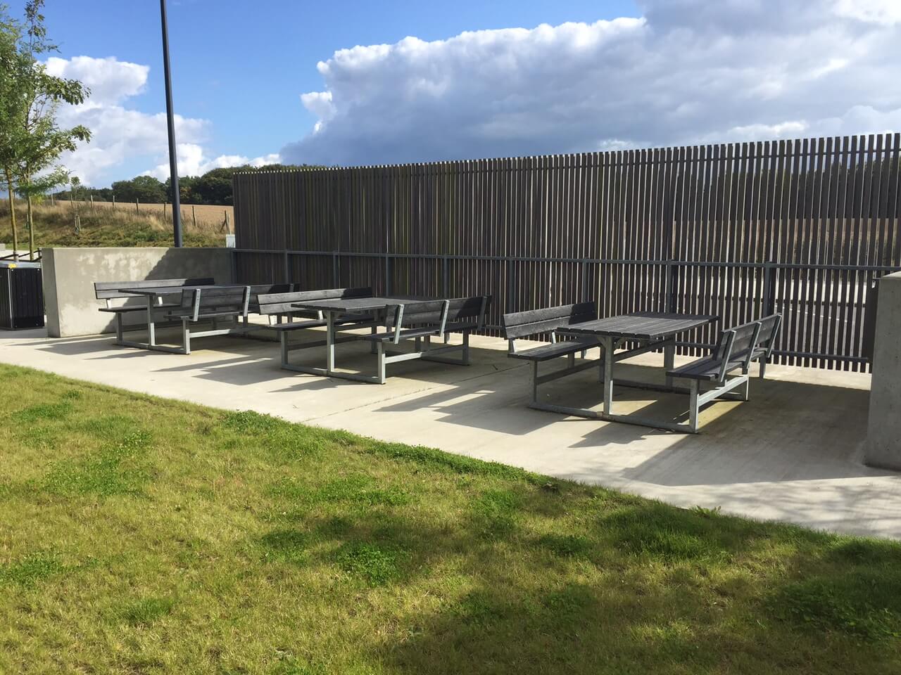 Vedligeholdelsesfrit bord bænkesæt med ryglæn samt genbrugsplastplanker - Plastplanker -  - bord/bænke sæt