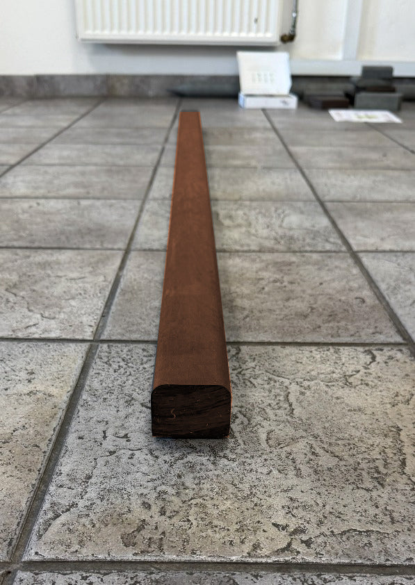 Plastplanka med 2 rundade kanter - Brun