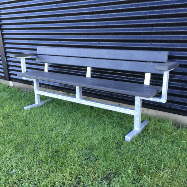 Bænk - Med ryglæn og armlæn - Plastplanker -  - Bænke