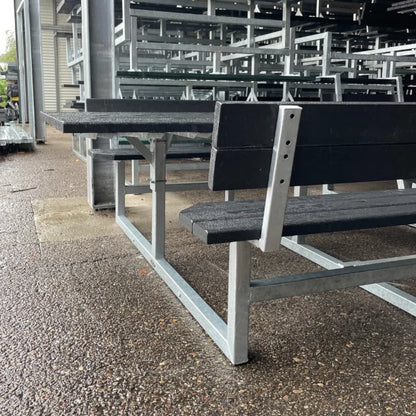 Kvadratisk bord bænkesæt med ryglæn inkl forlænget bordplade til kørestol - Vedligeholdelsesfrie genbrugsplastplanker - Plastplanker -  - bord/bænke sæt