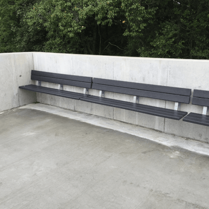 Bænk - Væghængt med ryglæn - Plastplanker -  - Bænke