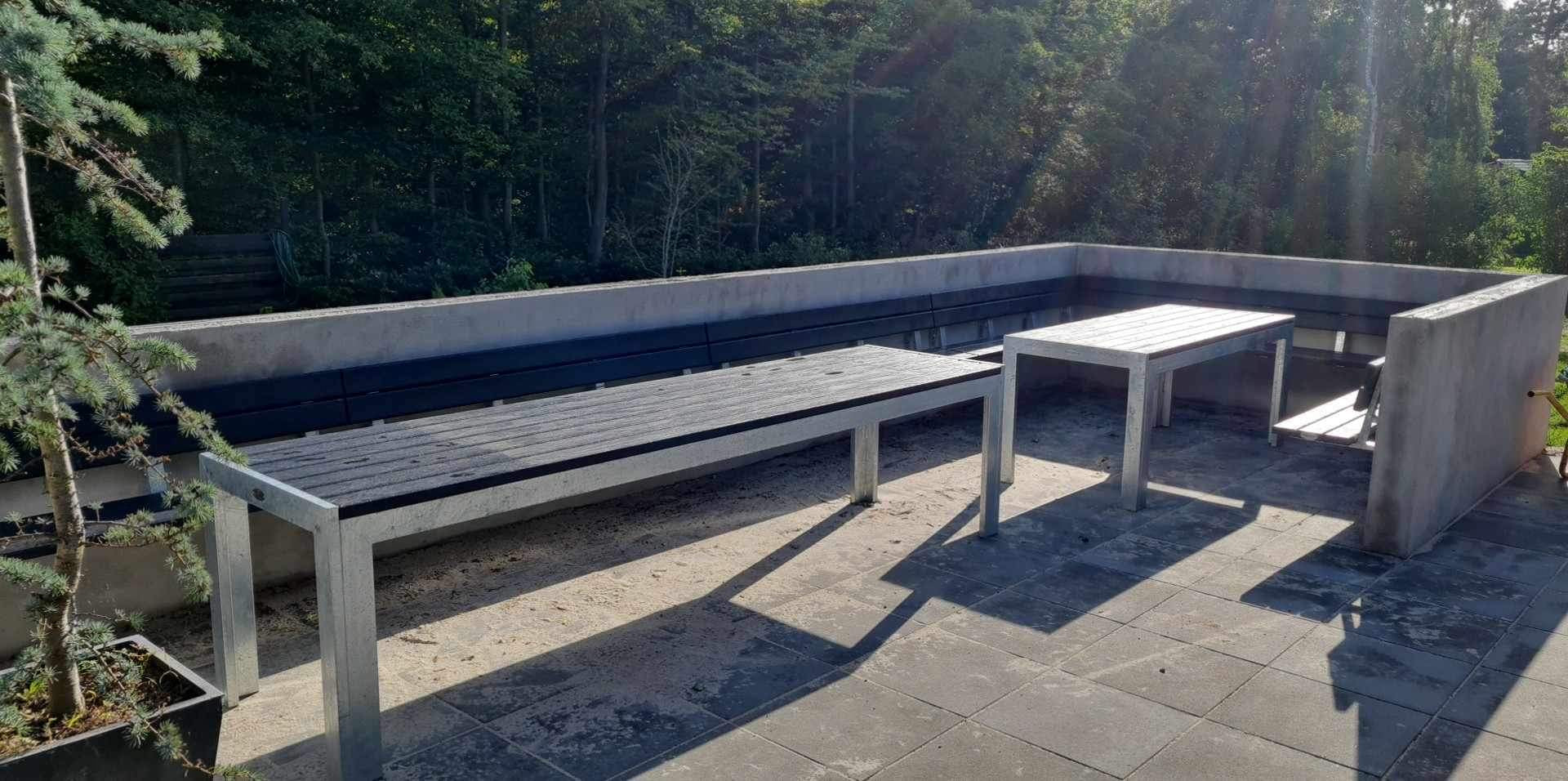 Bænk - Væghængt med ryglæn - Plastplanker -  - Bænke